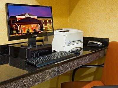 Express & Memphis/germantown By Ihg Hotel 2*